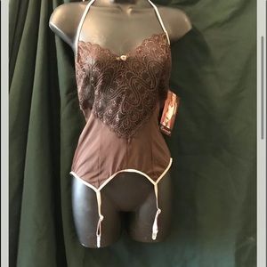 Escante busier with stockings size large